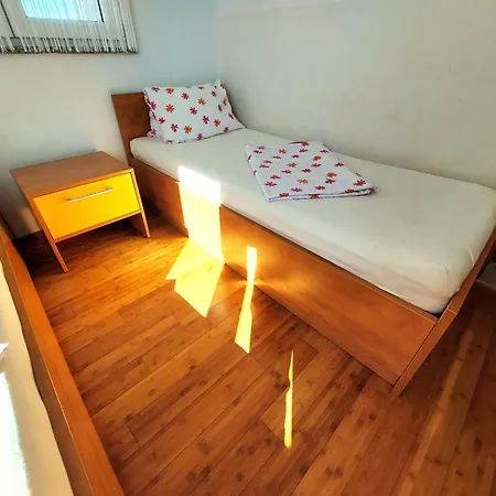 Apartment Cozy 2 Bedroom With Terrace