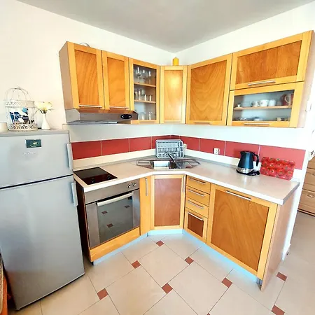Cozy 2 Bedroom With Terrace Апартаменты *