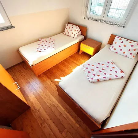 Cozy 2 Bedroom With Terrace Апартаменты *