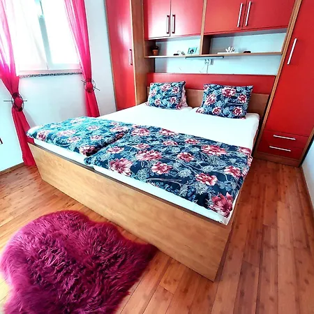 Апартаменты Cozy 2 Bedroom With Terrace