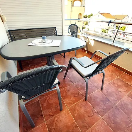 Апартаменты Cozy 2 Bedroom With Terrace Водице